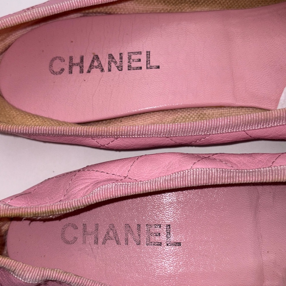 Vintage Authentic Chanel Cambon Ballet Flats~ in Pink/Black Quilted Leather - Picture 16 of 16